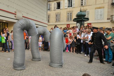 Theater | rue piétonne | Die Röhrentiere