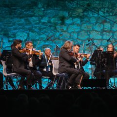 Musiker mit Streichinstrumenten auf der Bühne von Da Capo