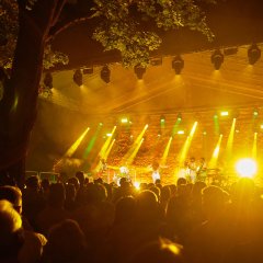 Band mit Sängerin Vanessa Mai auf der Bühne von Da Capo im Schlosshof