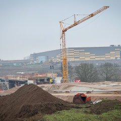 Große Baustelle mit Kran